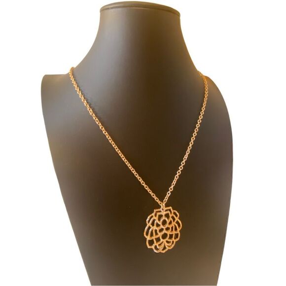 Avon Vintage Bright Gold Tone Pendant Statement Necklace. - Picture 2 of 6